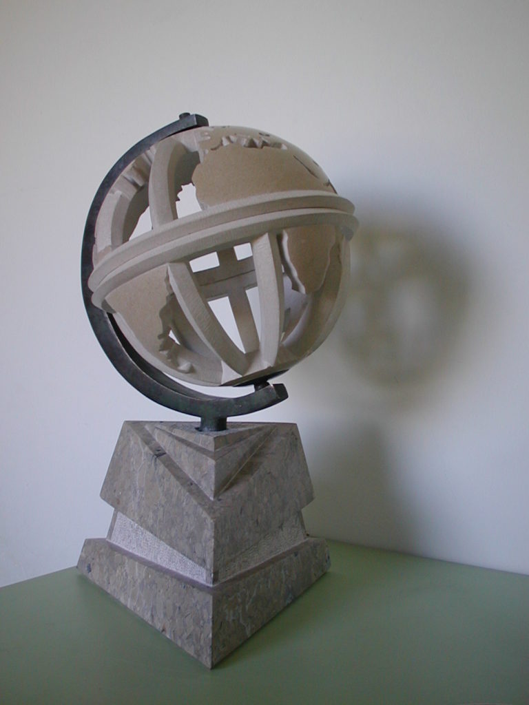 Globe terrestre en pierre